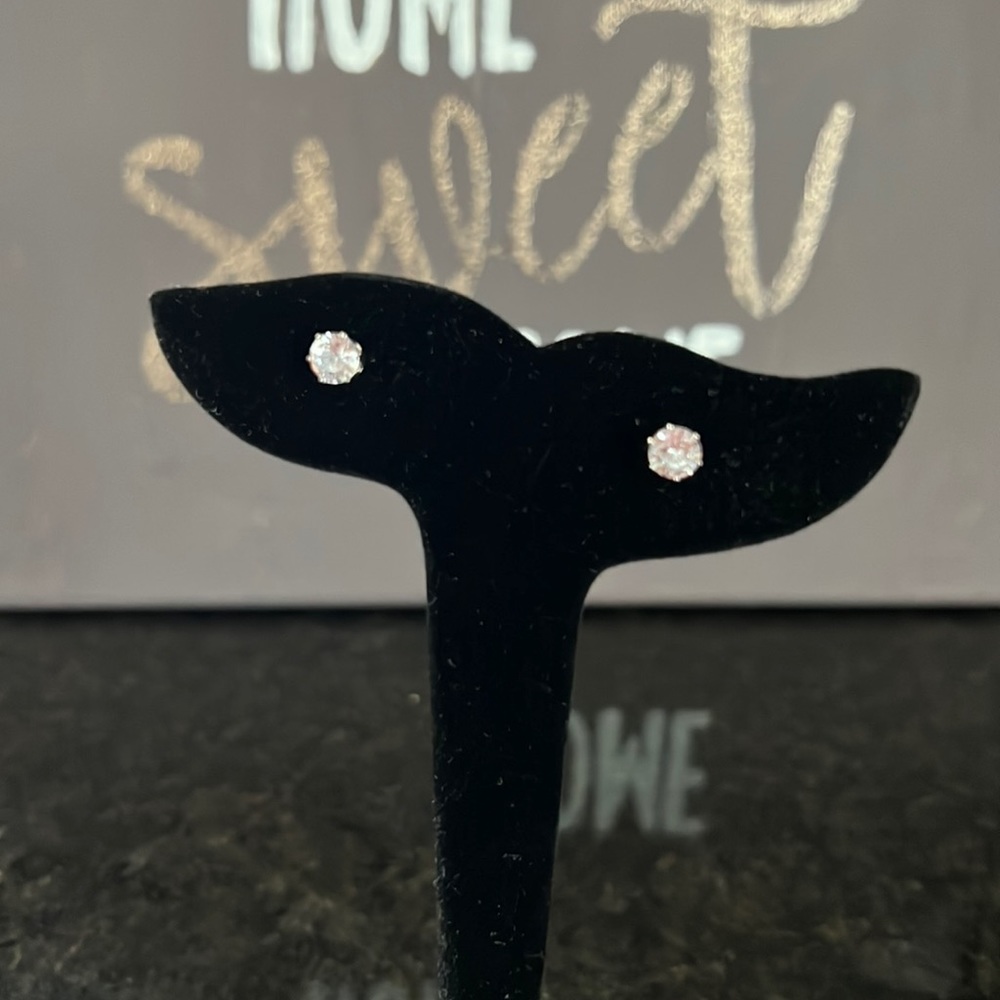 Medium Crystal earrings NWOT